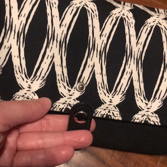 Thirty one black and white contemporary crossbody - Picture 5 of 6